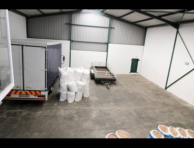 330M² WAREHOUSE TO LET IN KILLARNEY GARDENS